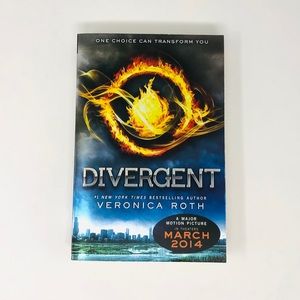 DIVERGENT VERONICA ROTH SOFTCOVER BOOK